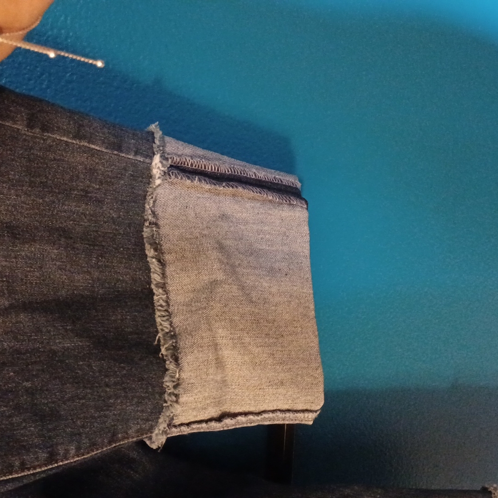 Style& Co denim Capri size 12. Cuffed bottom. New condition - Picture 3 of 9